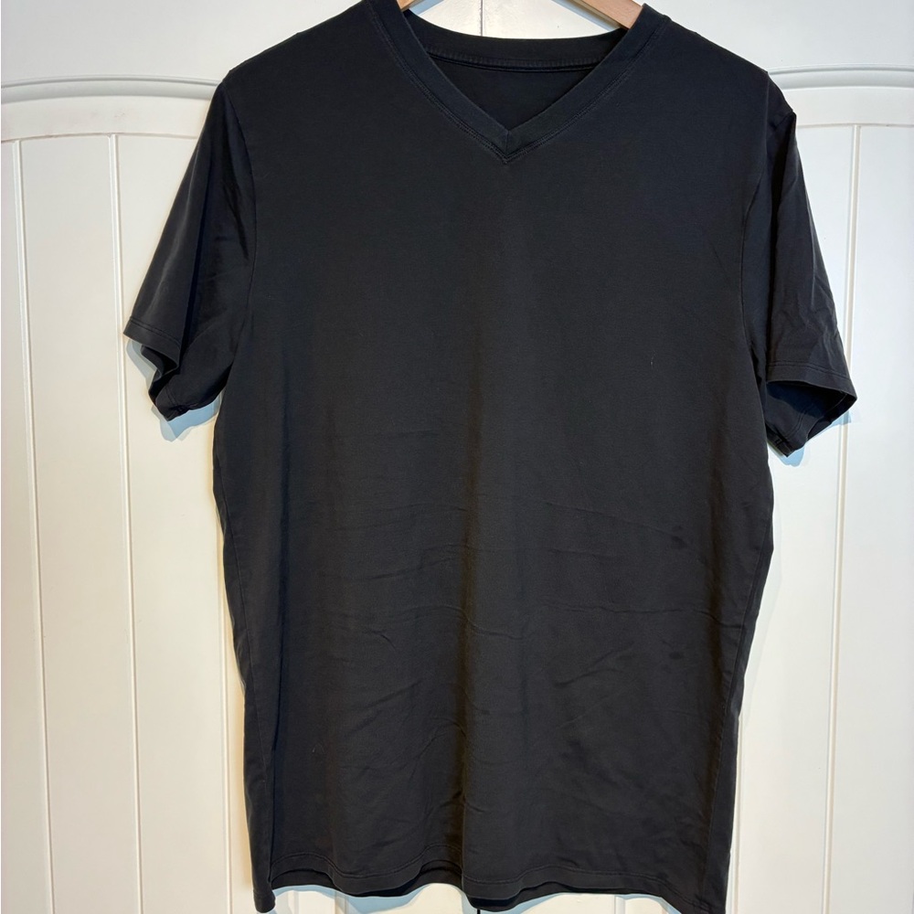 lululemon athletica Men's Black V-Neck Short Sleeve Tee Size L